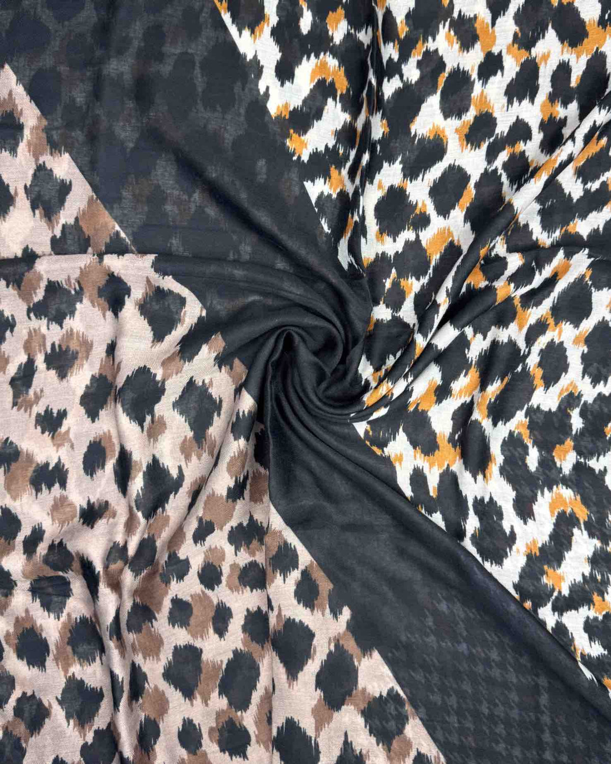 Damen Loop Schal mit Leo-Print – wärmend & weich