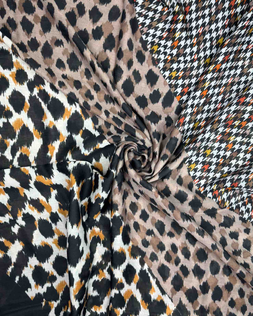 Damen Loop Schal mit Leo-Print – wärmend & weich