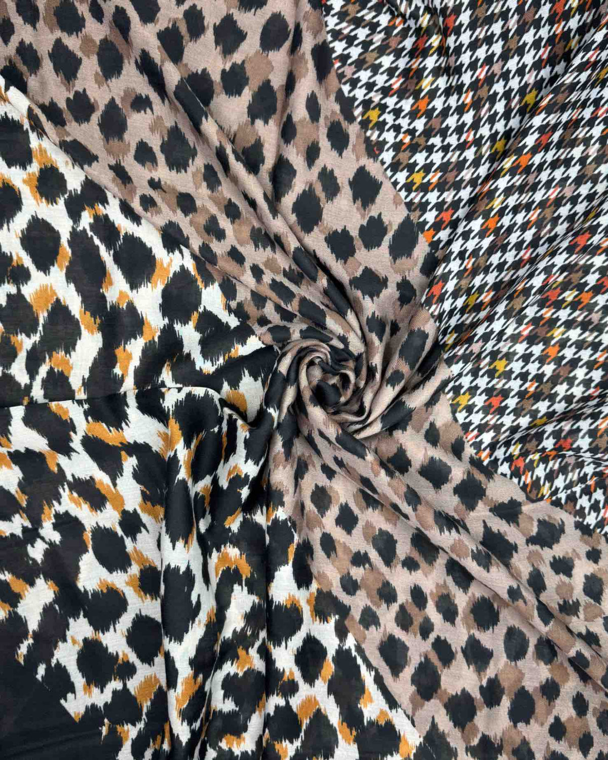 Damen Loop Schal mit Leo-Print – wärmend & weich