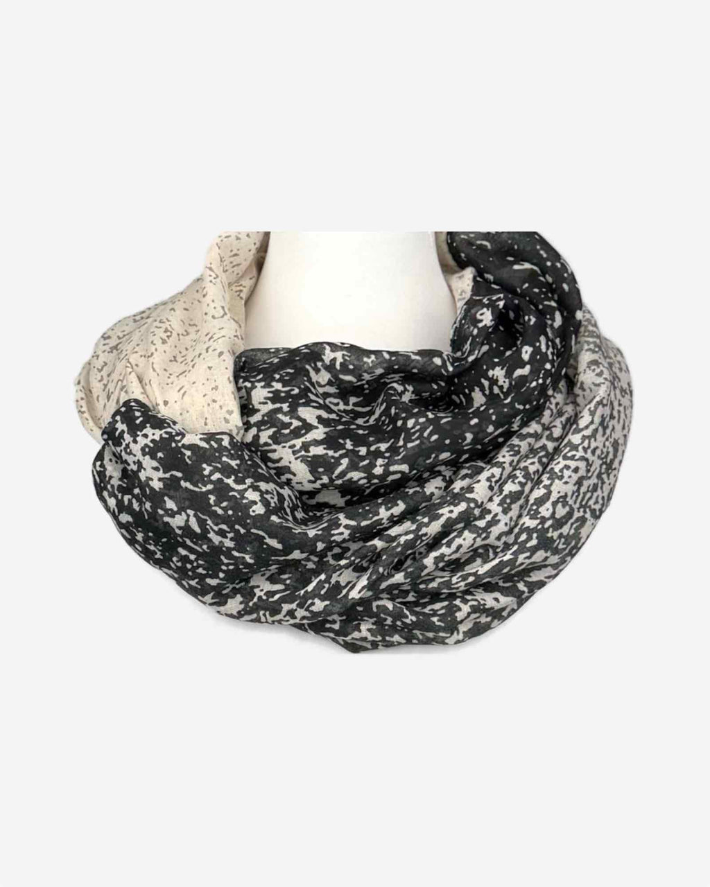 Damen Loop Schal mit abstraktem Muster – leicht & weich