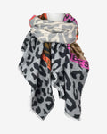 Warmer Damen Schal mit Leo-Muster – weich & kuschelig