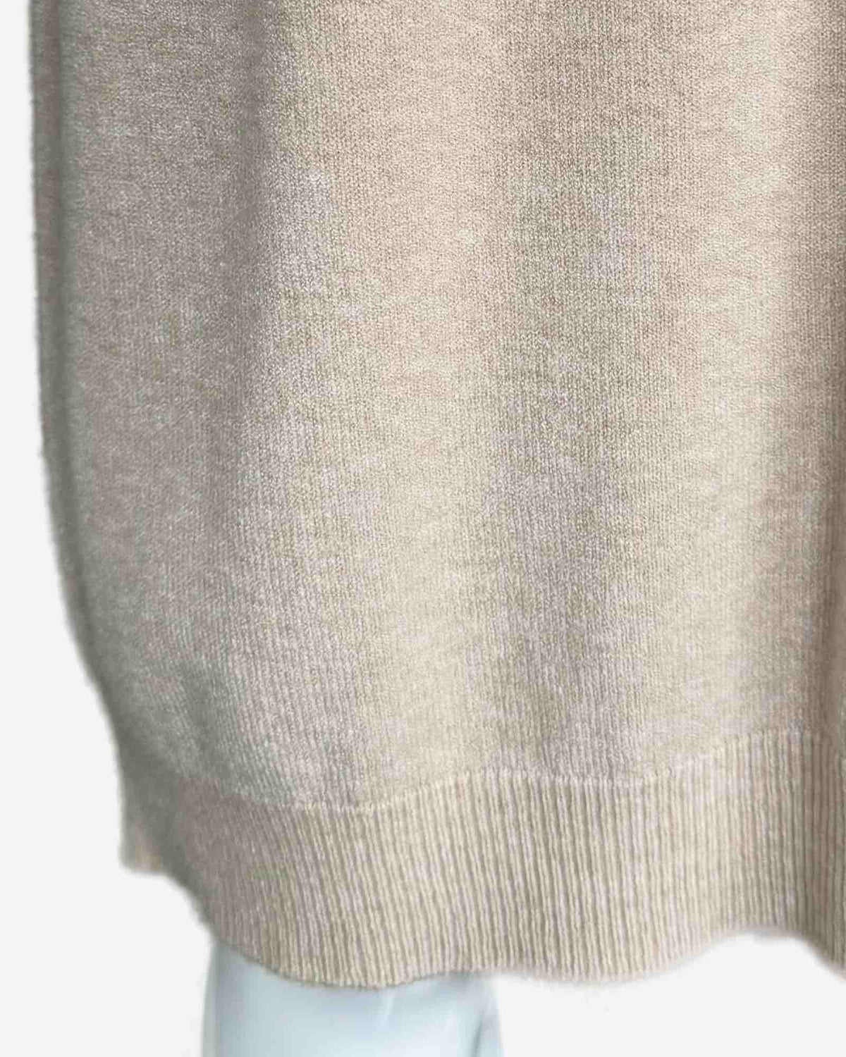 Damen Feinstrickkleid mit V-Ausschnitt – Made in Italy