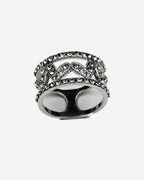 Eleganter Schalring aus Metall mit Glitzersteinen